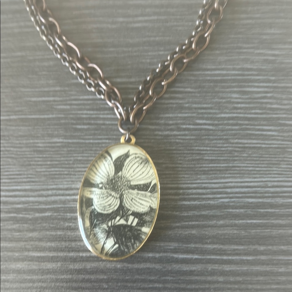 Elegant Floral Pendant Necklace